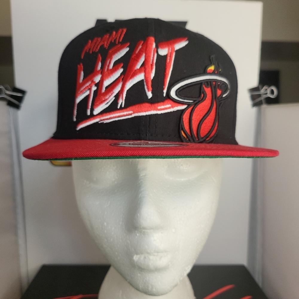 New Era 9Fifty Miami Heat NBA Hardwood Classics Snapback Cap Med-Large OSFM Mayb